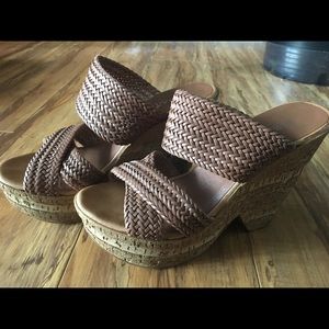 Cork wedge, woven leather upper